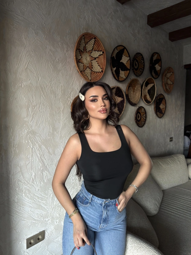 Siyah Kare Yaka Bodysuit