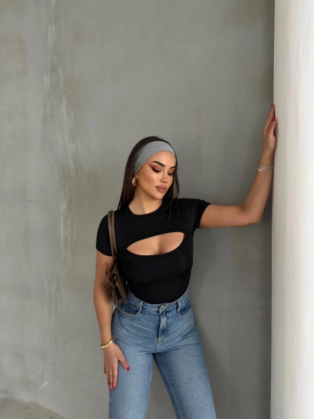 Siyah Pencere Detay Crop