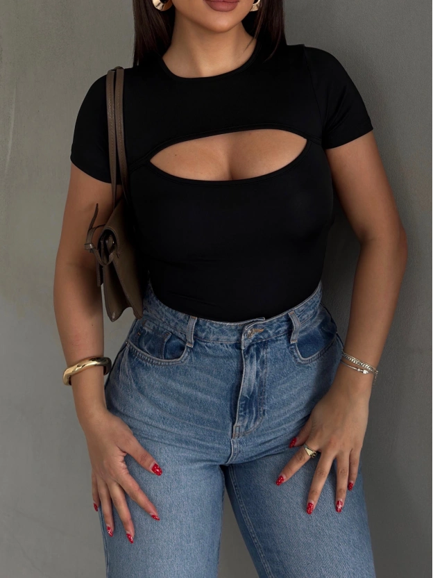 Siyah Pencere Detay Crop