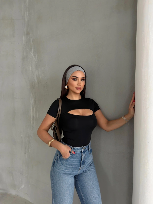 Siyah Pencere Detay Crop