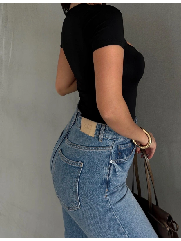 Siyah Pencere Detay Crop