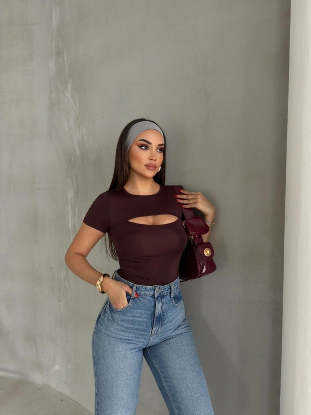 Kahverengi Pencere Detay Crop