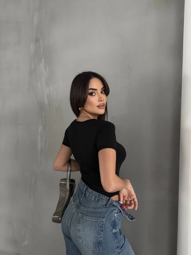 Siyah Kısa Kollu Bodysuit