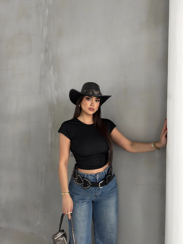 Siyah Sırt Detay Basic Crop