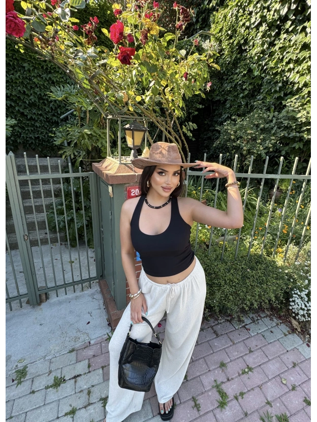 Siyah Boyundan Geçirmeli Crop