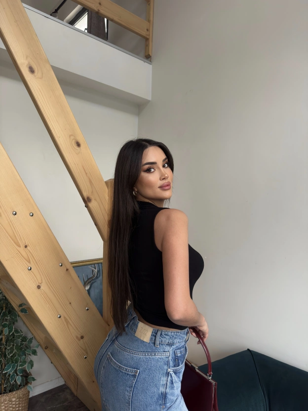 Siyah Yarım Balıkçı Kolsuz Crop