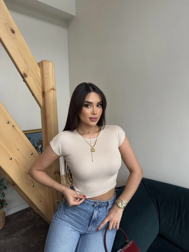 Bej Kısa Kol Crop Top