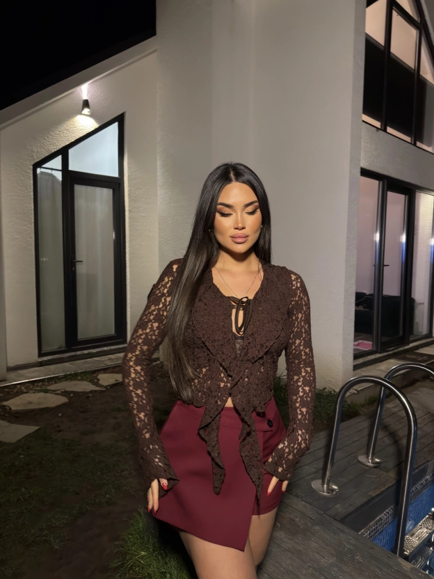 Kahverengi Ön Bağlamalı Dantel Bluz