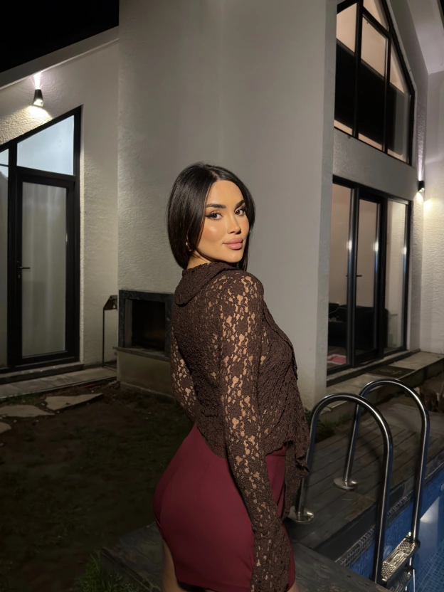 Kahverengi Ön Bağlamalı Dantel Bluz