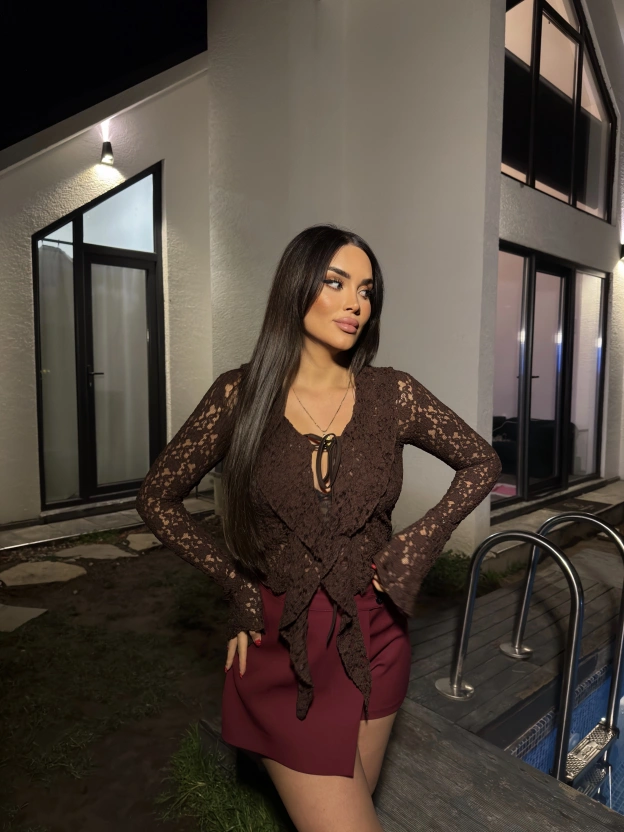 Kahverengi Ön Bağlamalı Dantel Bluz