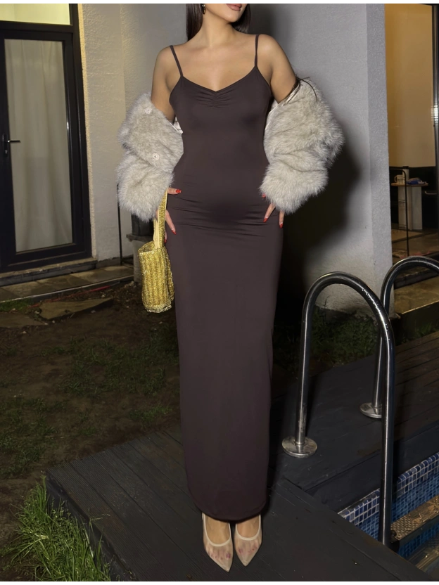 Kahverengi Askılı Göğüs Büzgü Uzun Elbise