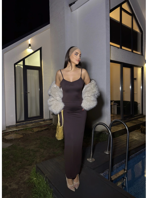 Kahverengi Askılı Göğüs Büzgü Uzun Elbise