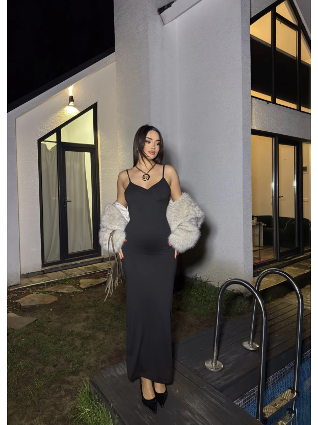 Siyah Askılı Göğüs Büzgü Uzun Elbise