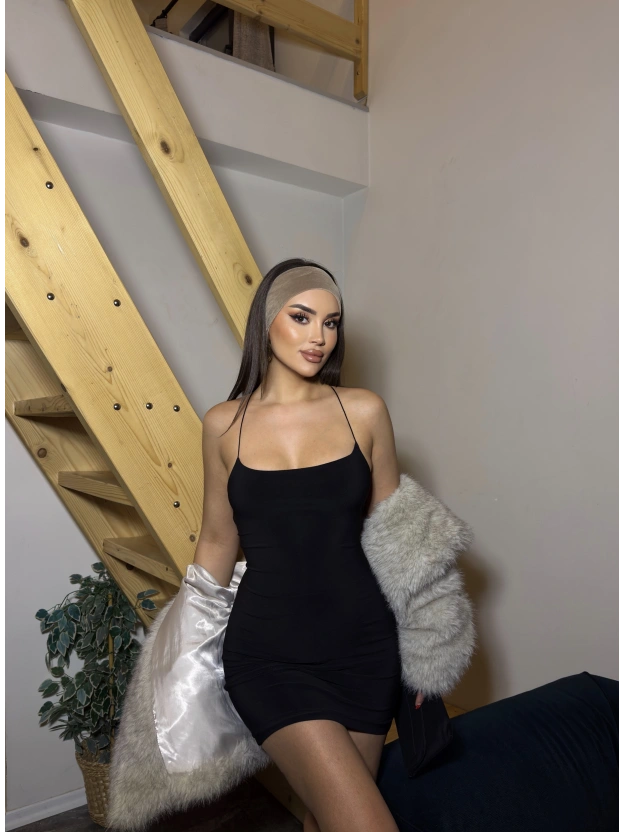 Siyah Sırt Dekolteli Tasarım Mini Elbise