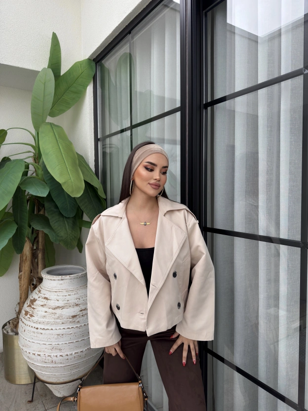 Bej Düğmeli Kısa Trençkot