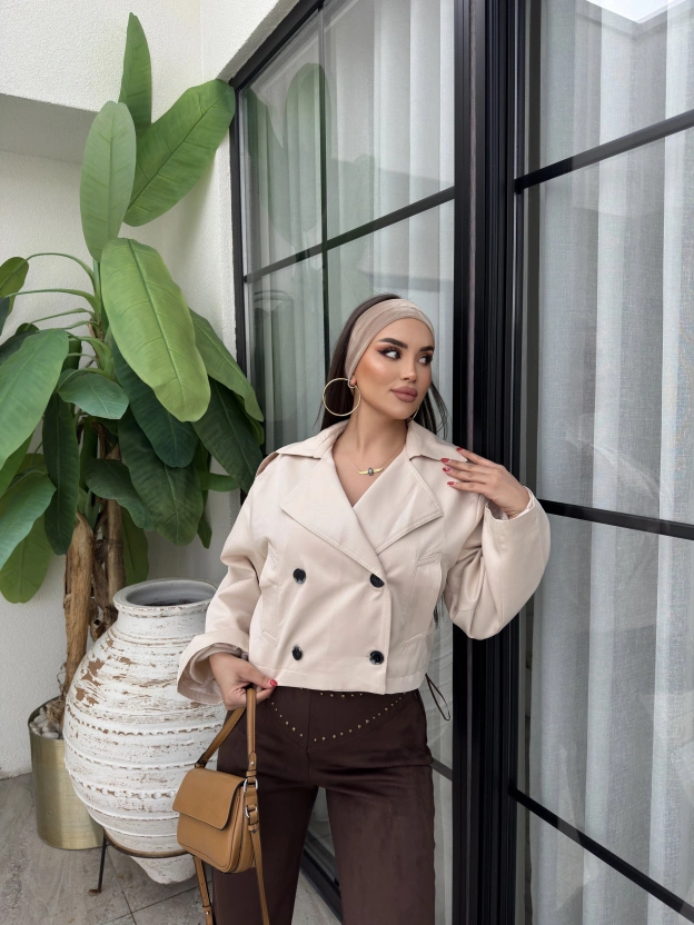 Bej Düğmeli Kısa Trençkot