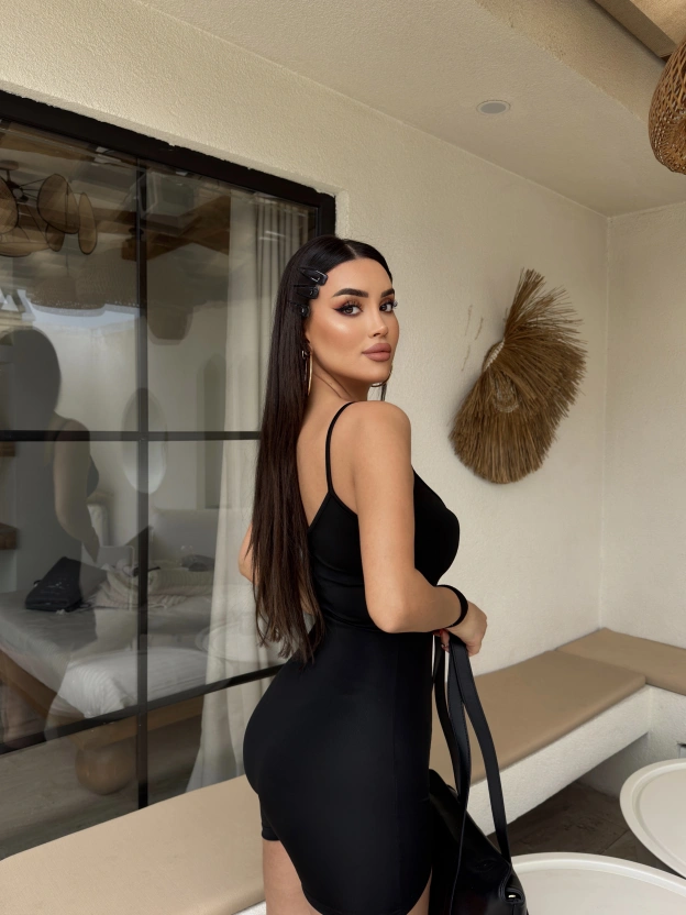 Siyah V Yaka Askılı Tulum