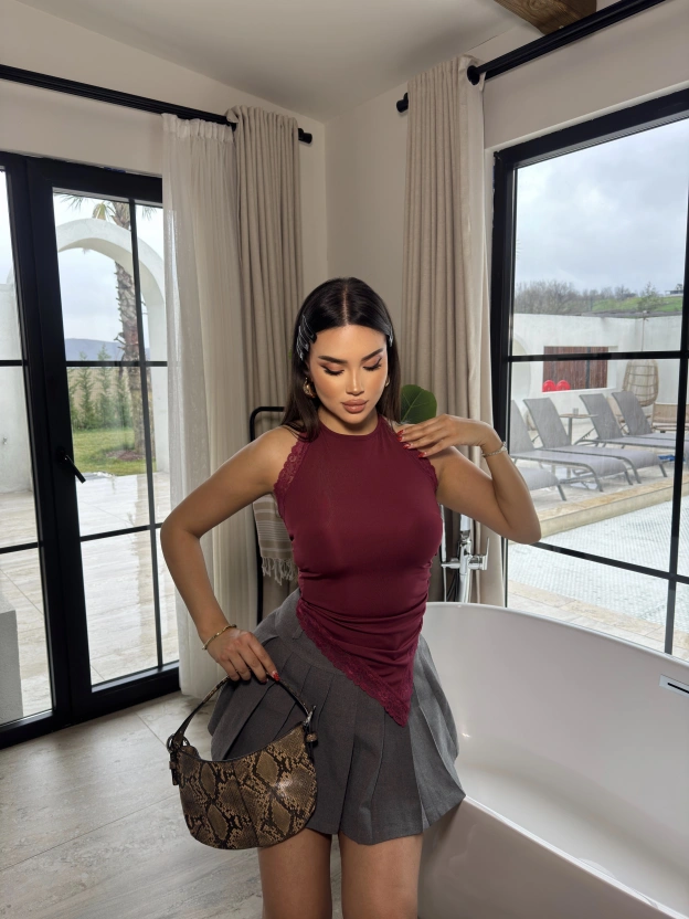 Bordo Dantel Boyundan Bağlamalı Asimetrik Bluz