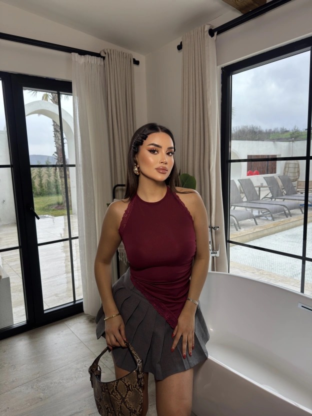 Bordo Dantel Boyundan Bağlamalı Asimetrik Bluz