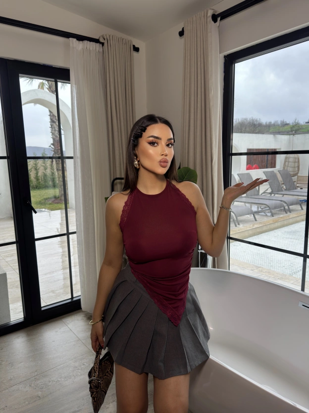 Bordo Dantel Boyundan Bağlamalı Asimetrik Bluz