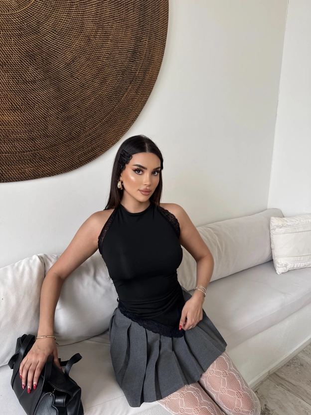 Siyah Dantel Boyundan Bağlamalı Asimetrik Bluz