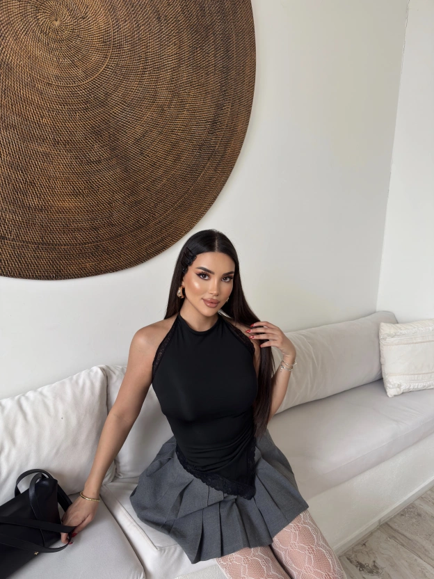 Siyah Dantel Boyundan Bağlamalı Asimetrik Bluz