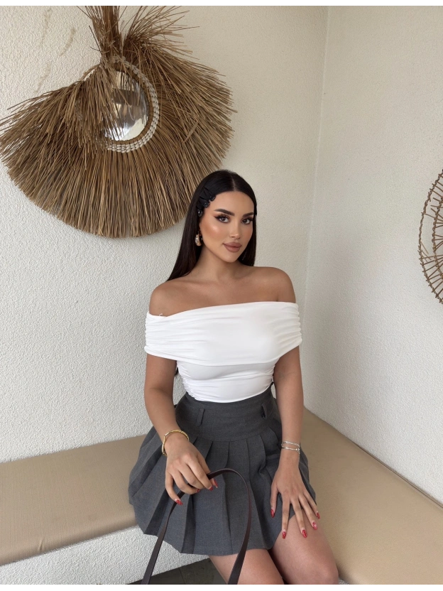 Beyaz Drapeli Madonna Yaka Crop