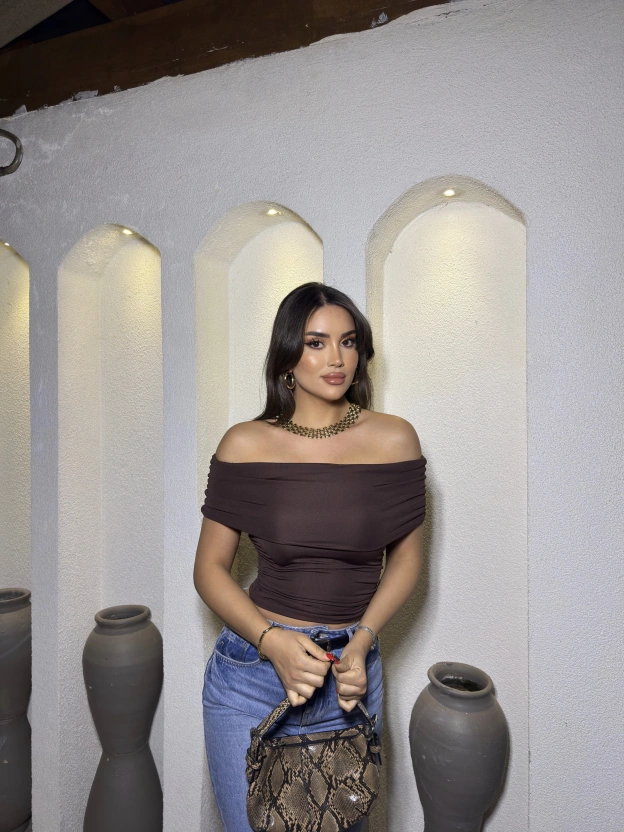 Kahverengi Drapeli Madonna Yaka Crop