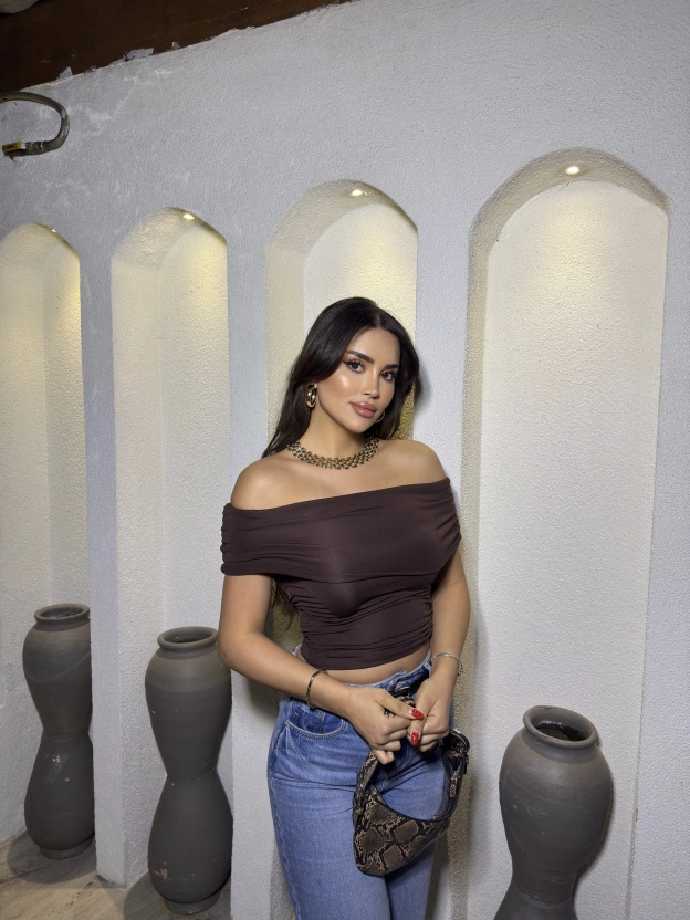 Kahverengi Drapeli Madonna Yaka Crop