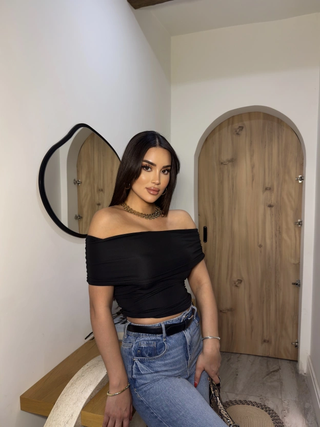 Siyah Drapeli Madonna Yaka Crop