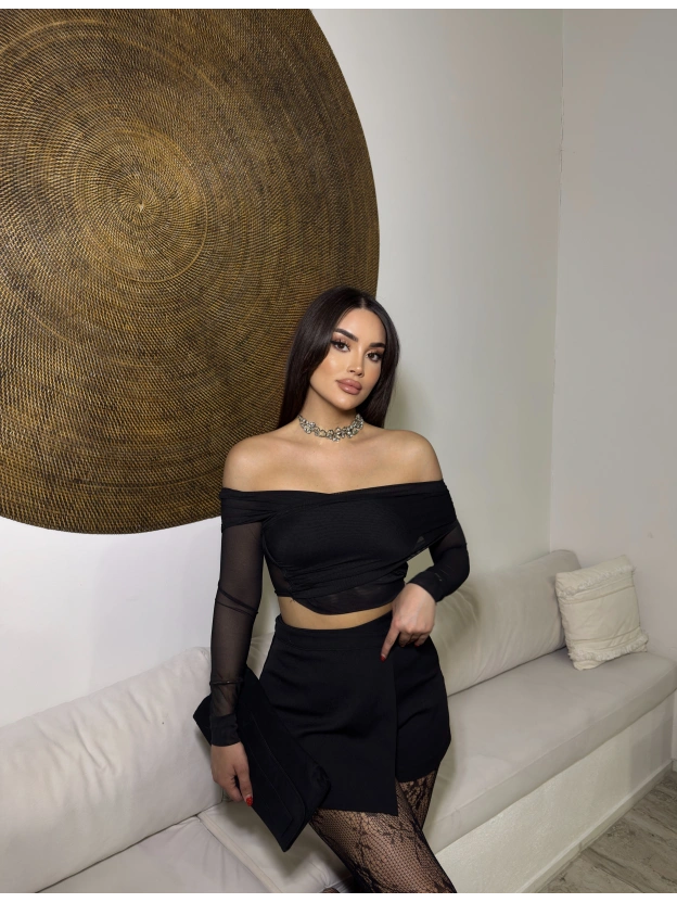 Siyah Tül Detay Madonna Crop