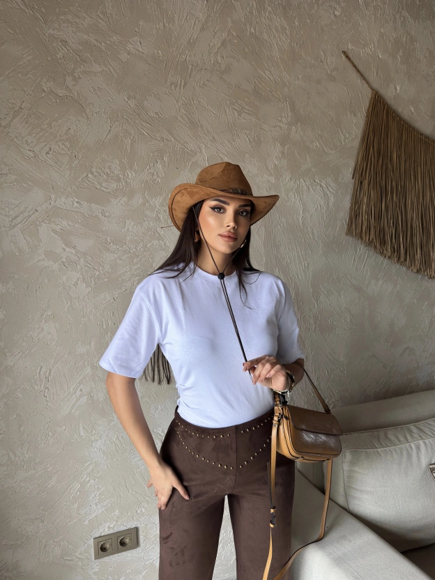 Beyaz Pileli Arka Yırtmaç Crop Tshırt