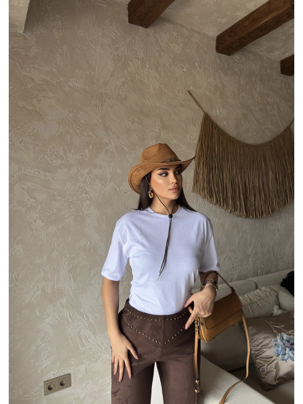 Beyaz Pileli Arka Yırtmaç Crop Tshırt