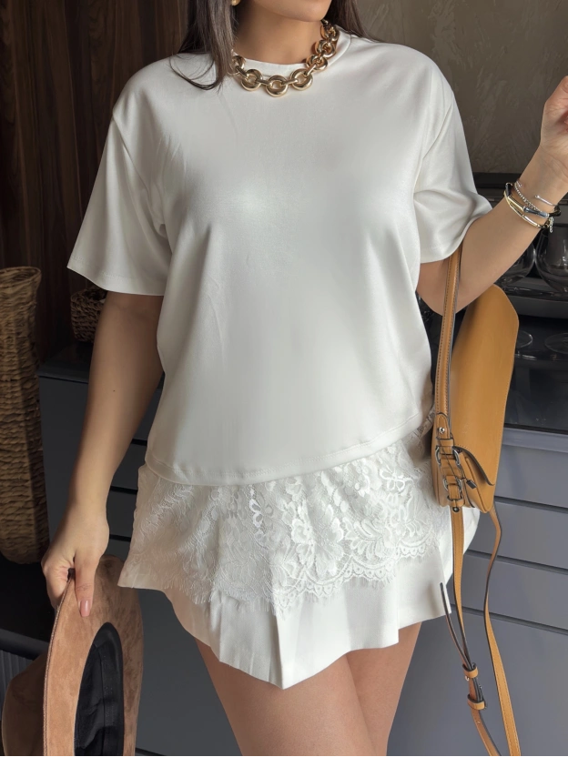 Beyaz Eteği Dantelli Basic Tshırt