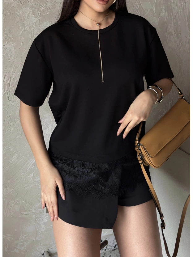 Siyah Eteği Dantelli Basic Tshırt