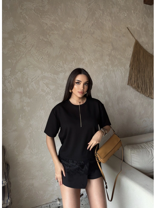 Siyah Eteği Dantelli Basic Tshırt