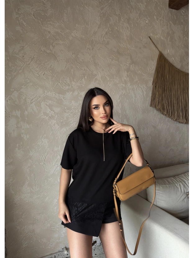 Siyah Eteği Dantelli Basic Tshırt