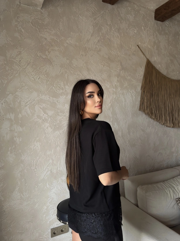 Siyah Eteği Dantelli Basic Tshırt
