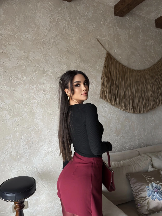 Siyah V Yaka Dantel Detay Bluz