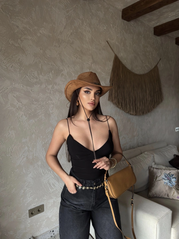 Siyah İp Askılı Bodysuit