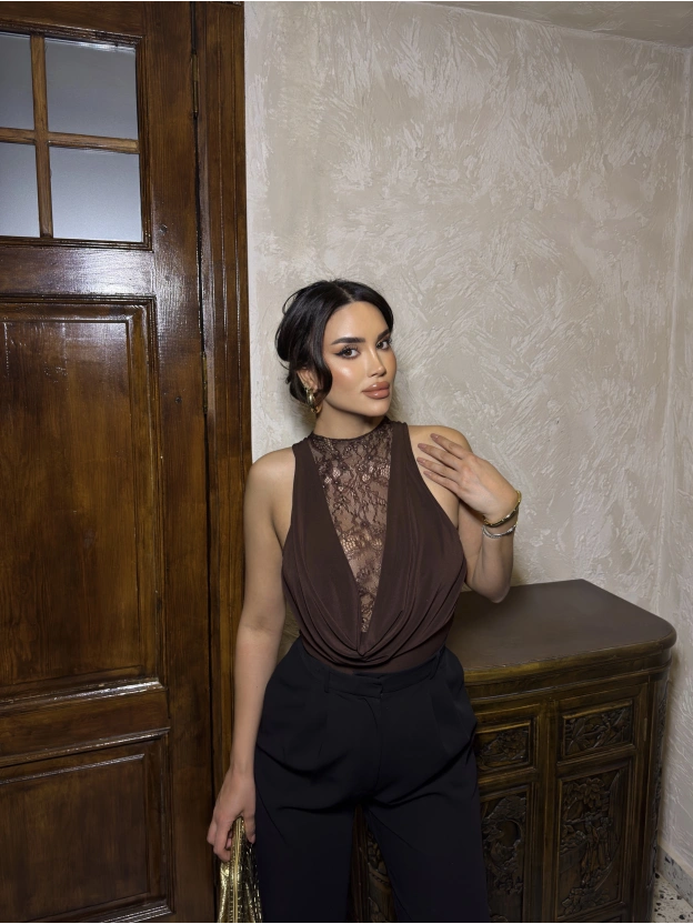 Kahverengi Dantel Detay Derin Degaje Bodysuit