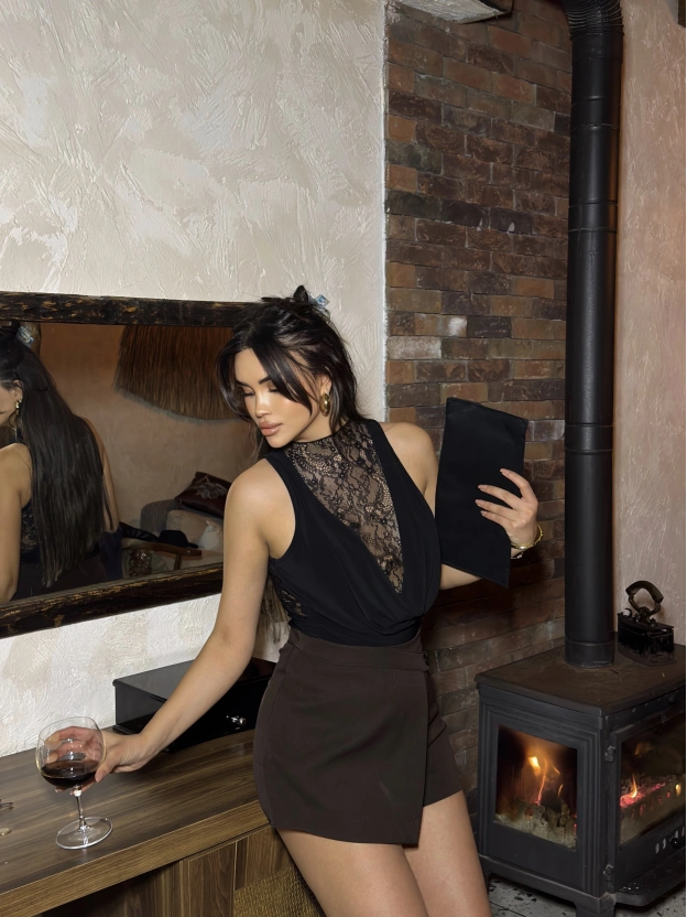 Siyah Dantel Detay Derin Degaje Bodysuit