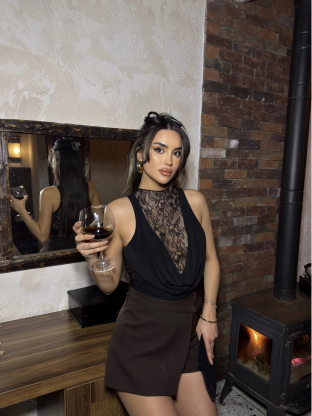 Siyah Dantel Detay Derin Degaje Bodysuit