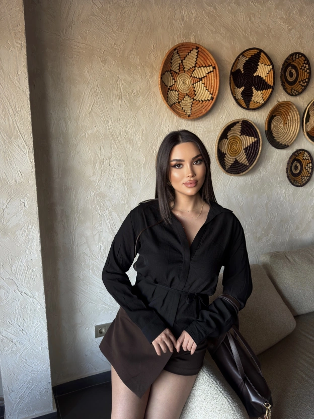 Siyah Gizli Düğme Bağlamalı Gömlek