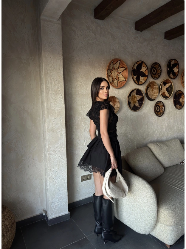 Siyah Dantel Detay Kemerli Kloş Etek