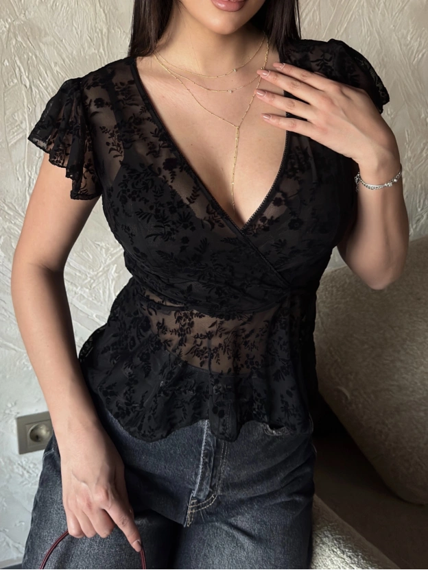 Siyah Kruvaze Yaka Güpürlü Bluz