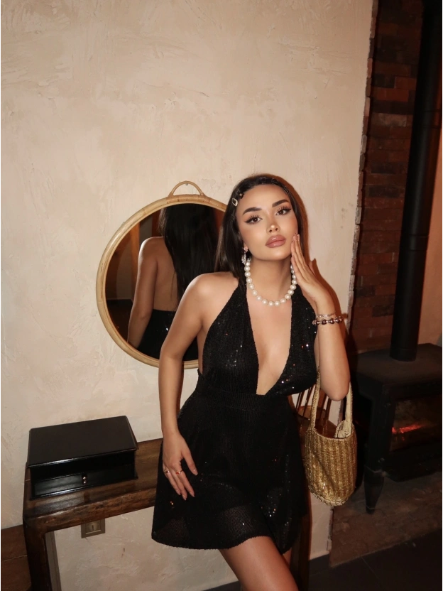 Siyah Payetli Boyundan Bağlamalı Elbise