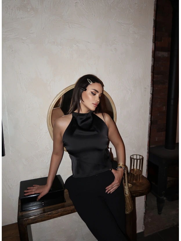 Siyah Saten Sırt Dekolteli Crop