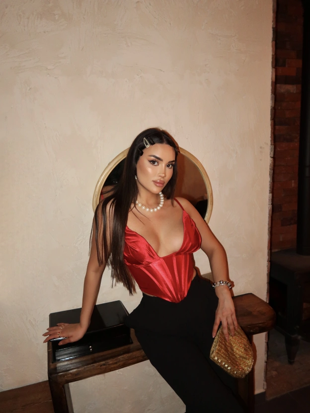 Kırmızı Korseli Saten Büstiyer