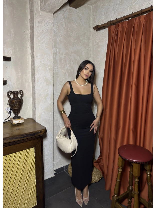 Siyah Kare Yaka Drapeli Uzun Elbise